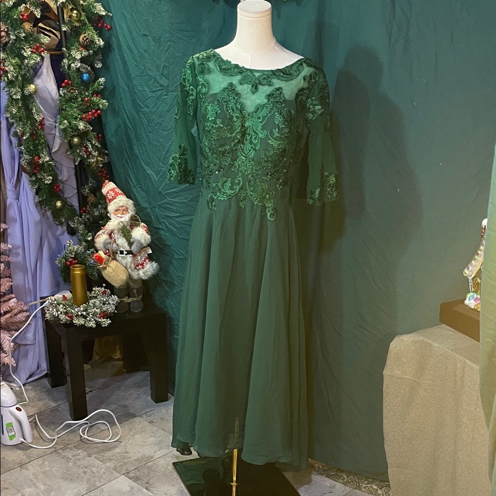 Chic Forest Green Lace Midi Dress